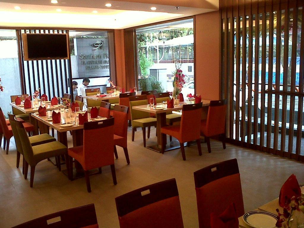 Southern Plaza Kolkata Exterior photo